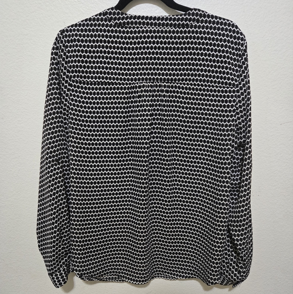 Candie's Blouse Black White Zigzag Diamond Pattern V-Neck Long Sleeve - Picture 3 of 7